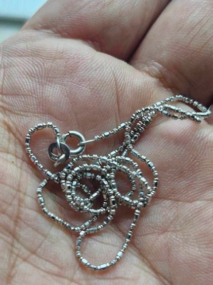 สร้อยคอและจี้ สร้อยคอ ทองคำขาว 18k  750 italy  หนัก2.8กรัม
สภาพดี  12000 