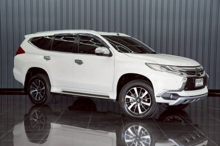 รถ Mitsubishi Pajero Sport 2.4 GT Premium 4WD สี ขาว