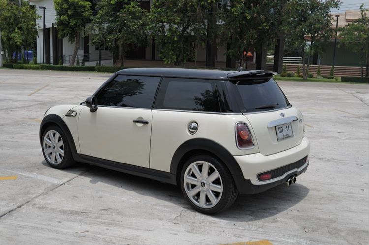 Mini COOPER 3 DOOR HATCH 2010 1.5 S Sedan เบนซิน ไม่ติดแก๊ส เกียร์อัตโนมัติ ครีม รูปที่ 2