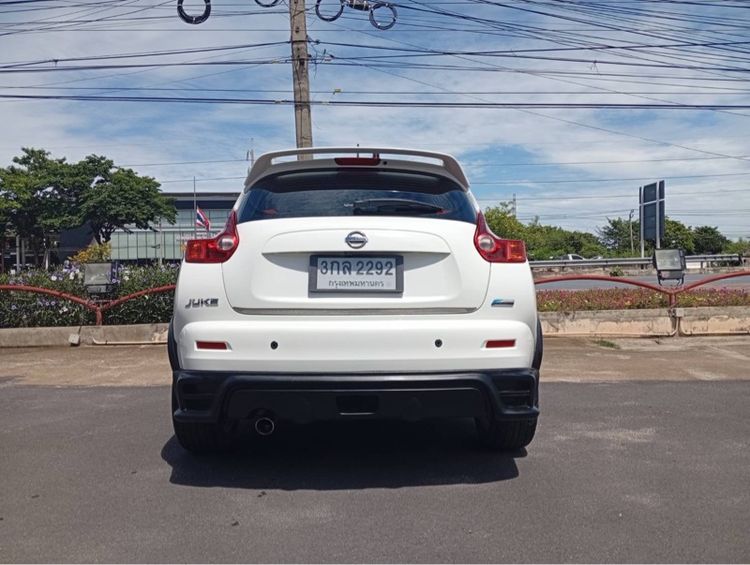 Nissan Juke 2014 1.6 V Sedan เบนซิน ไม่ติดแก๊ส เกียร์อัตโนมัติ ขาว รูปที่ 4