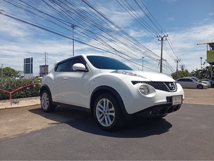 รถ Nissan Juke 1.6 V สี ขาว