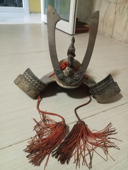 ของเก่ามงกุฎทองเหลือเขาควานแกะสลัก