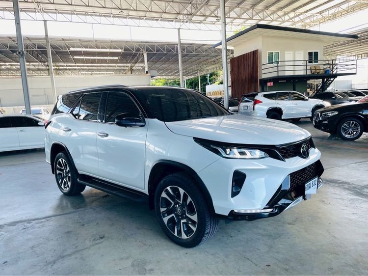 Toyota Fortuner 2023 2.8 V TRD Sportivo Utility-car ดีเซล ไม่ติดแก๊ส เกียร์อัตโนมัติ ขาว รูปที่ 4