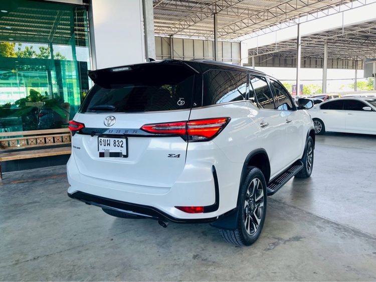 Toyota Fortuner 2023 2.8 V TRD Sportivo Utility-car ดีเซล ไม่ติดแก๊ส เกียร์อัตโนมัติ ขาว รูปที่ 2