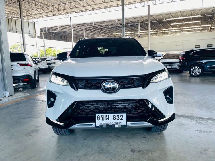 Toyota Fortuner 2023 2.8 V TRD Sportivo Utility-car ดีเซล ไม่ติดแก๊ส เกียร์อัตโนมัติ ขาว