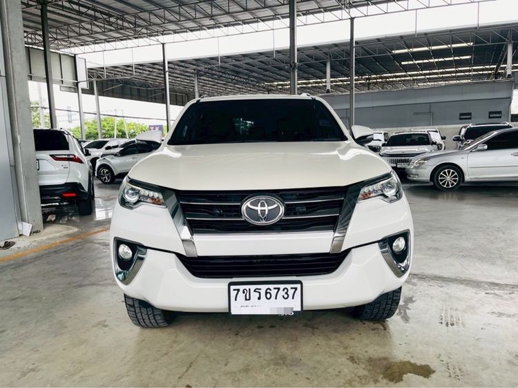 Toyota Fortuner 2016 2.4 V Utility-car ดีเซล ไม่ติดแก๊ส เกียร์อัตโนมัติ ขาว