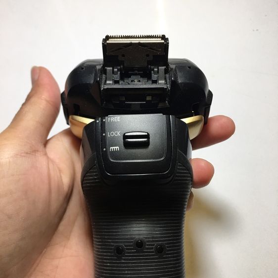 เครื่องโกนหนวดไฟฟ้า ไร้สาย ยี่ห้อ Panasonic รุ่น 5 ใบมีด สภาพใหม่ ใช้งานได้ปกติ พร้อม อแดปเตอร์ชาร์จ   รูปที่ 9