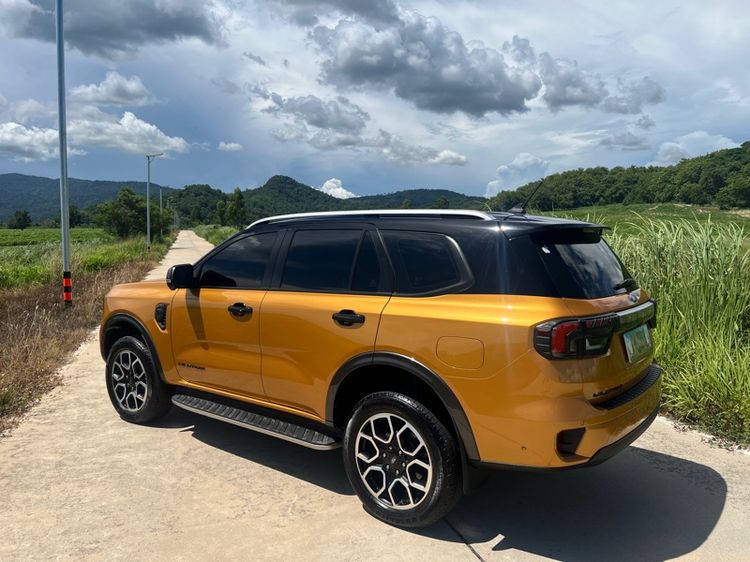 Ford Everest 2023 2.0 Bi-Turbo Wildtrak 4WD Utility-car ดีเซล เกียร์อัตโนมัติ ทอง