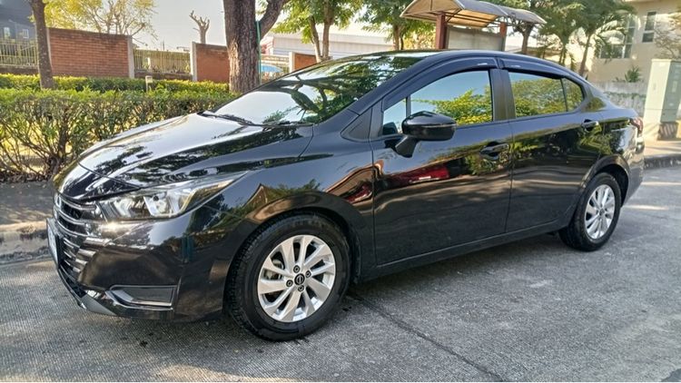 รถ Nissan Almera 1.2 E สี ดำ