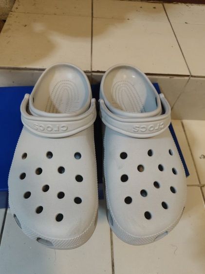 รองเท้า crocs classic แท้ สีเทา สภาพใหม่มาก ใส่2-3ครั้ง size42-43 พื้นเต็มๆ รูปที่ 2