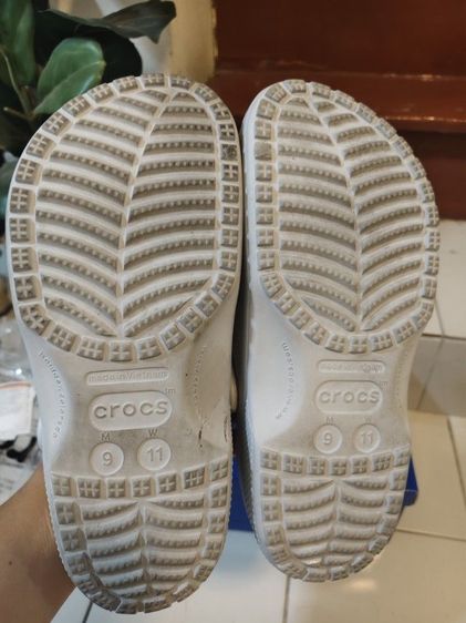 รองเท้า crocs classic แท้ สีเทา สภาพใหม่มาก ใส่2-3ครั้ง size42-43 พื้นเต็มๆ รูปที่ 3