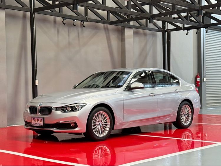 BMW Series 3 2017 320d Sedan ดีเซล ไม่ติดแก๊ส เกียร์อัตโนมัติ บรอนซ์เงิน รูปที่ 4