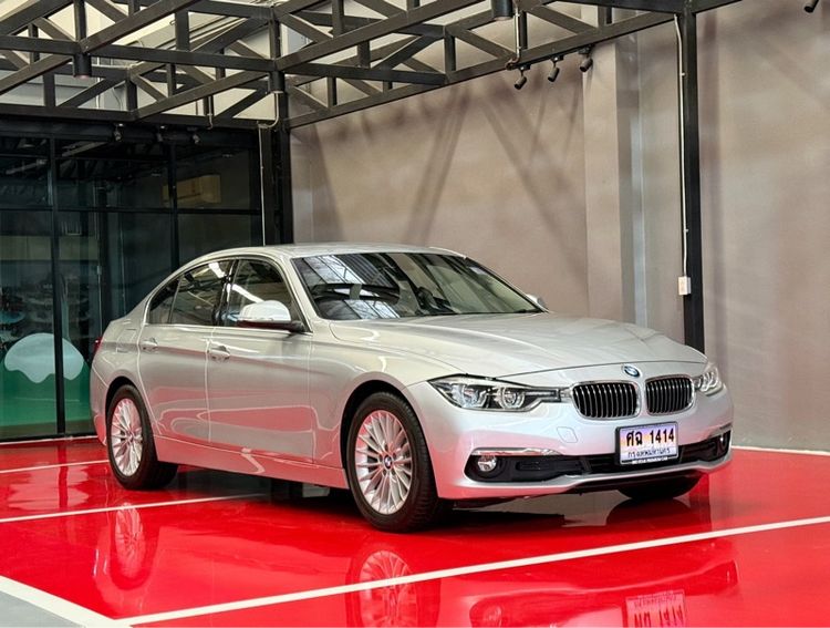 รถ BMW Series 3 320d สี บรอนซ์เงิน
