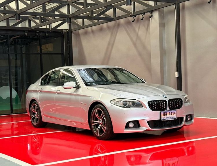 รถ BMW Series 5 520d สี บรอนซ์เงิน