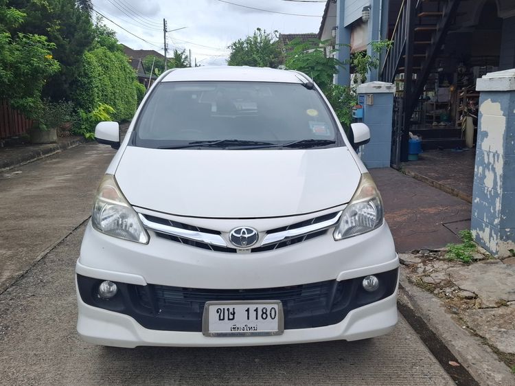 รถ Toyota Avanza 1.5 E สี ขาว