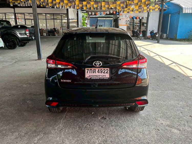 Toyota Yaris 2017 1.2 J Sedan เบนซิน ไม่ติดแก๊ส เกียร์อัตโนมัติ ดำ รูปที่ 3