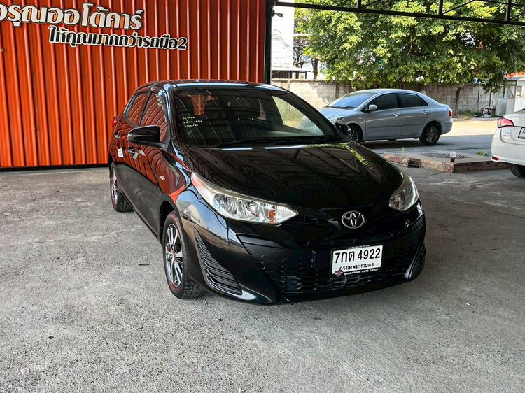 Toyota Yaris 2017 1.2 J Sedan เบนซิน ไม่ติดแก๊ส เกียร์อัตโนมัติ ดำ รูปที่ 4