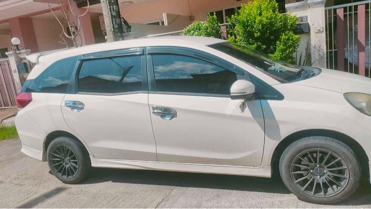 Honda Mobilio 2014 1.5 V Van เบนซิน ไม่ติดแก๊ส เกียร์อัตโนมัติ ขาว รูปที่ 2