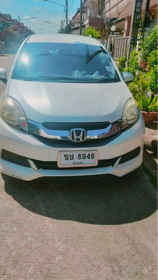รถ Honda Mobilio 1.5 V สี ขาว