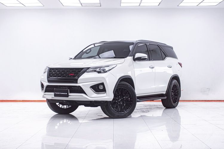Toyota Fortuner 2016 2.8 TRD Sportivo Utility-car ดีเซล ไม่ติดแก๊ส เกียร์อัตโนมัติ ขาว