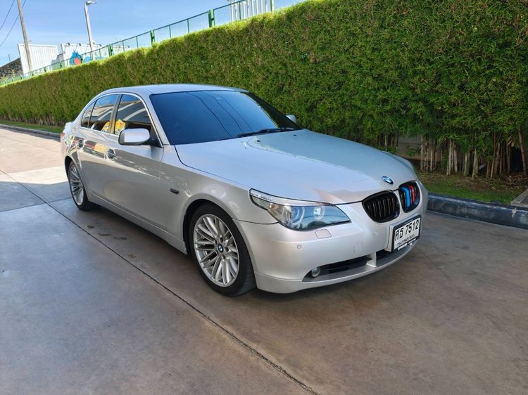 รถ BMW Series 5 525i สี เทา