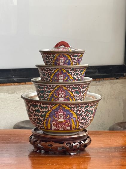 เซรามิคเก่า เซ็ท 4 ใบเถา  เบญจรงค์ ลายเทพพนม นรสิงห์ กนกเปลวเขียว