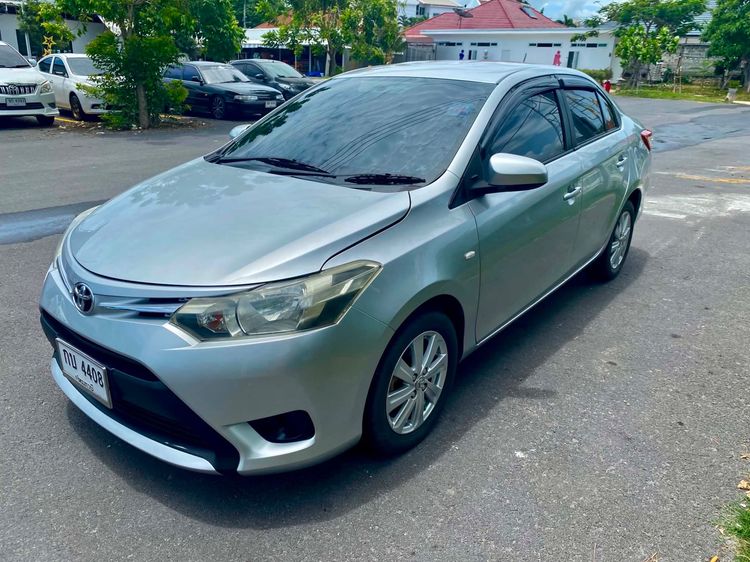 Toyota Vios 2013 1.5 E Sedan เบนซิน ไม่ติดแก๊ส เกียร์อัตโนมัติ เงิน รูปที่ 3