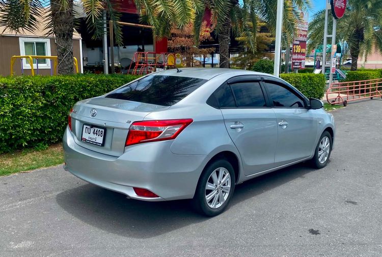 Toyota Vios 2013 1.5 E Sedan เบนซิน ไม่ติดแก๊ส เกียร์อัตโนมัติ เงิน รูปที่ 4