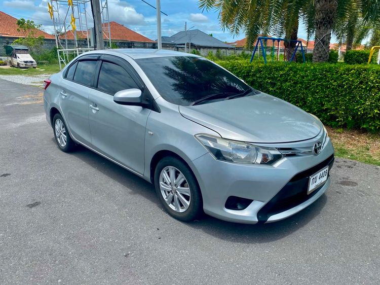 รถ Toyota Vios 1.5 E สี เงิน