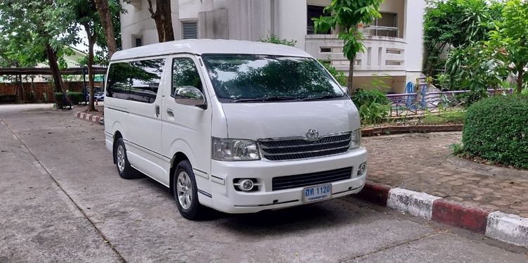 รถ Toyota Ventury 2.7 G สี ขาว