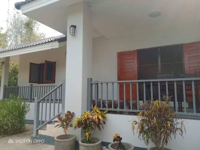 ขายบ้านพร้อมที่ดินผืนใหญ่ ทำเล อ.ห้างฉัตร จ.ลำปาง ที่ดินหน้ากว้างติดถนน