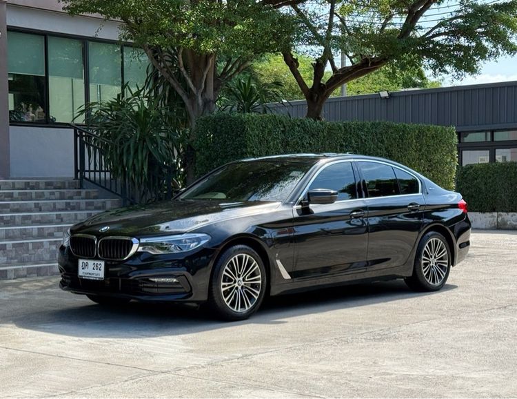 BMW Series 5 2019 530e Sedan ปลั๊กอินไฮบริด (PHEV) ไม่ติดแก๊ส เกียร์อัตโนมัติ ดำ รูปที่ 4