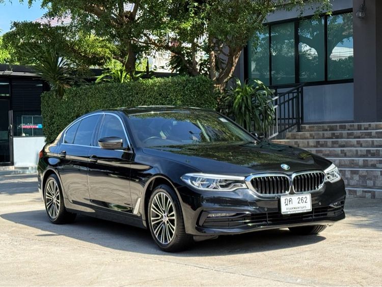 BMW Series 5 2019 530e Sedan ปลั๊กอินไฮบริด (PHEV) ไม่ติดแก๊ส เกียร์อัตโนมัติ ดำ