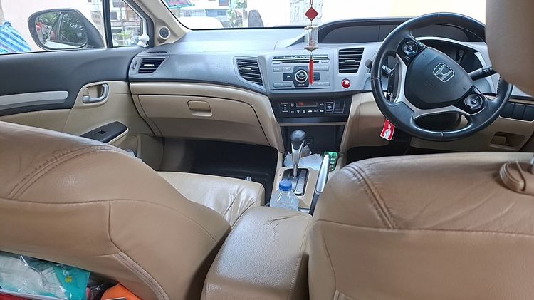 รถ Honda Civic 1.8 E i-VTEC สี ขาว