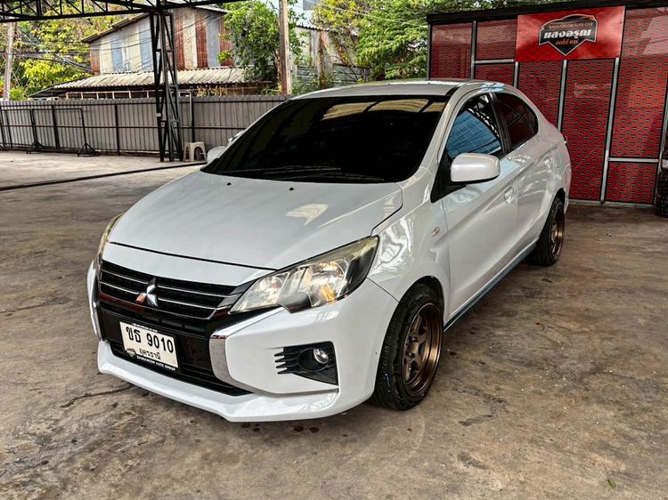 รถ Mitsubishi Attrage 1.2 GLX สี ขาว