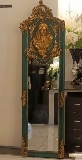 ของตกแต่งบ้านอื่นๆ กระจกเงาสไตล์ยุโรป (EU Style  Vintage) กรอบสวยหรู สภาพดี