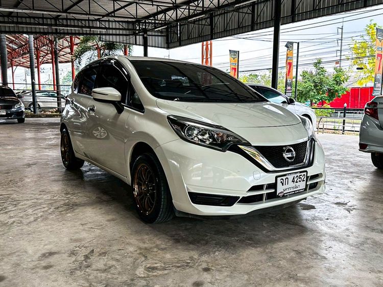Nissan Note 2017 1.2 V Sedan เบนซิน ไม่ติดแก๊ส เกียร์อัตโนมัติ ขาว รูปที่ 3