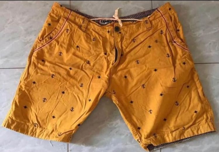 กางเกงขาสั้นผู้ชาย express สีเหลือง 