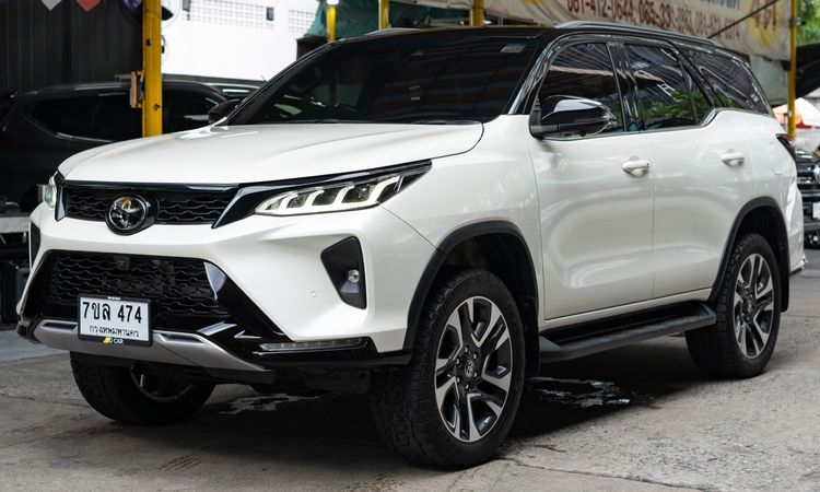 Toyota Fortuner 2021 2.8 Legender Black Top 4WD Utility-car ดีเซล ไม่ติดแก๊ส เกียร์อัตโนมัติ ขาว รูปที่ 2