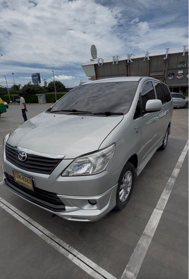 Toyota Innova 2012 2.0 E Utility-car เบนซิน LPG เกียร์ธรรมดา บรอนซ์ทอง รูปที่ 2