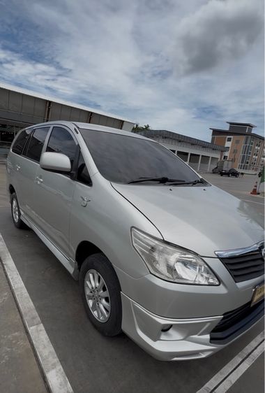 รถ Toyota Innova 2.0 E สี บรอนซ์ทอง