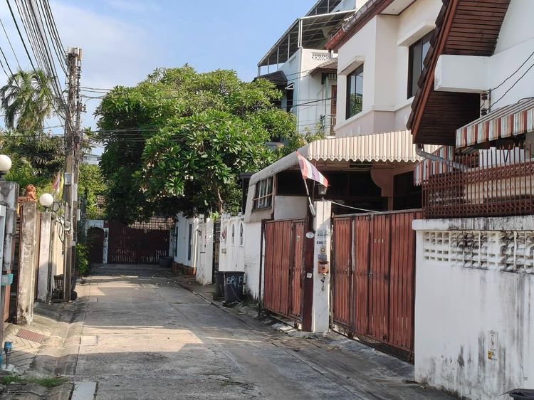ขายที่ดินเอกมัย ที่ดินพร้อมบ้าน 107ตร.ว เอกมัย10 สุขุมวิท65 ใกล้รถไฟฟ้าBTS เอกมัย ทองหล่อ พระโขนง ปรีดี Land Sukhumvit Ekkamai for sale easy
