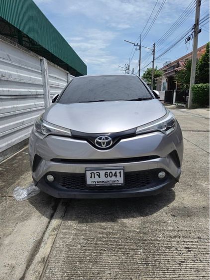 รถ Toyota C-HR 1.8 Mid สี เทา