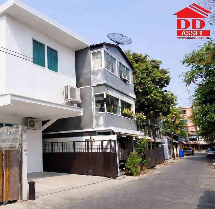 มีบางส่วน ให้เช่า บ้าน 2 ชั้น สำโรงเหนือ ถนนศรีนครินทร์ ใกล้รถไฟฟ้าสีเหลือง สถานีศรีด่าน