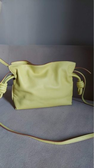 กระเป๋าสะพายใบเล็ก Loewe สีเขียวมะนาว