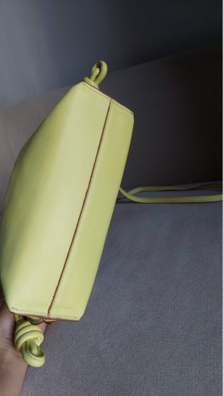 กระเป๋าสะพายใบเล็ก Loewe สีเขียวมะนาว รูปที่ 5