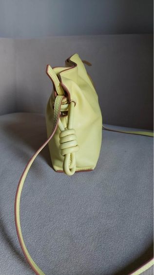 กระเป๋าสะพายใบเล็ก Loewe สีเขียวมะนาว รูปที่ 4