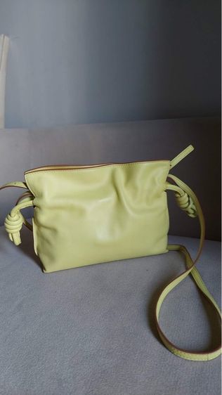 กระเป๋าสะพายใบเล็ก Loewe สีเขียวมะนาว รูปที่ 2