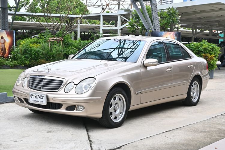 รถ Mercedes-Benz E-Class E220 CDI สี บรอนซ์ทอง