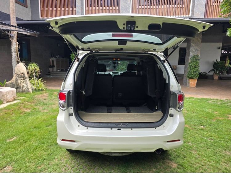 Toyota Fortuner 2012 3.0 V Utility-car ดีเซล ไม่ติดแก๊ส เกียร์อัตโนมัติ ขาว รูปที่ 4